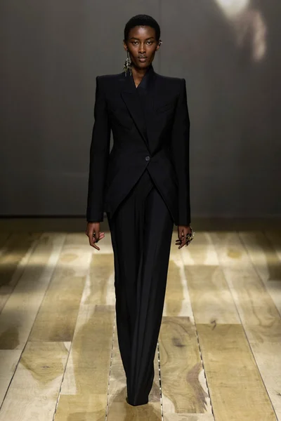 Look 15